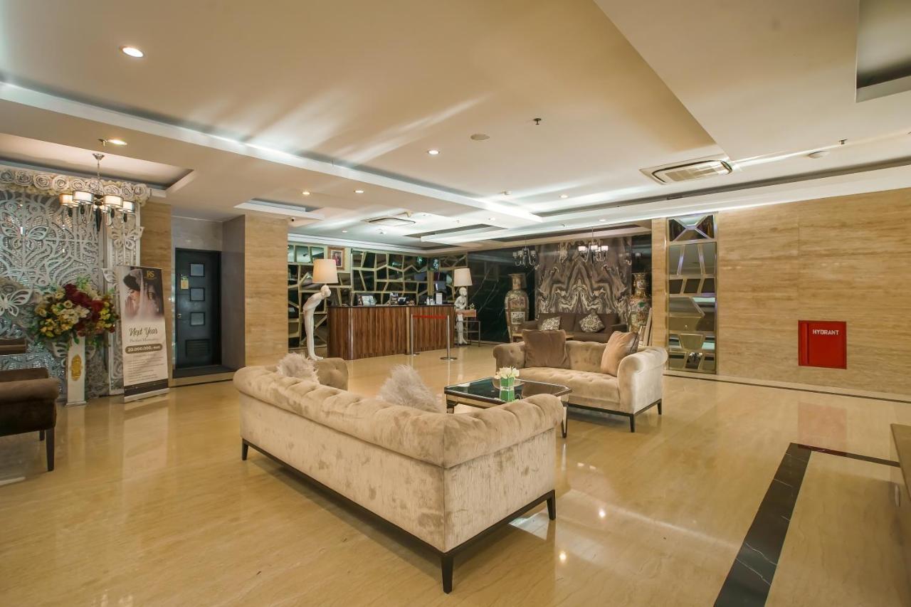 Royal Regantris Cendana Hotel Surabaya Exterior photo