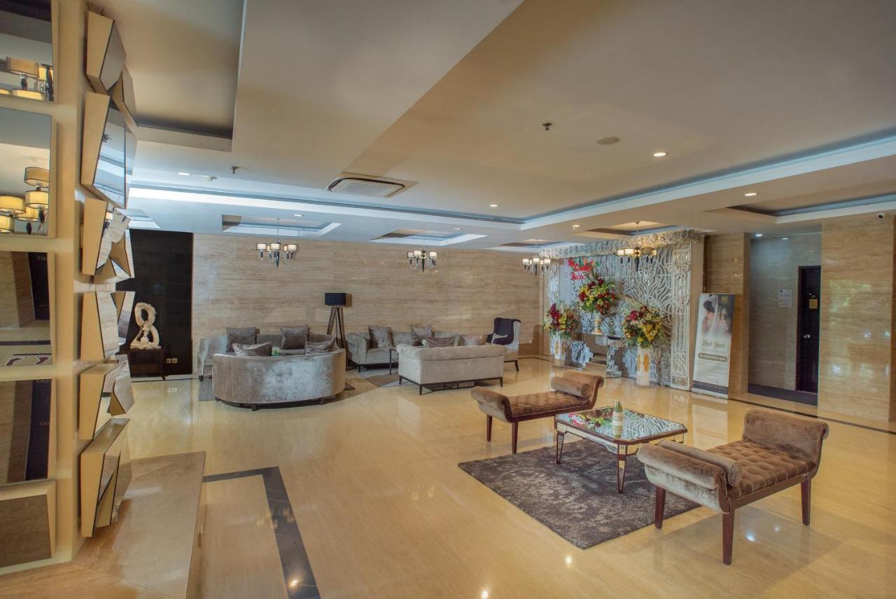 Royal Regantris Cendana Hotel Surabaya Exterior photo