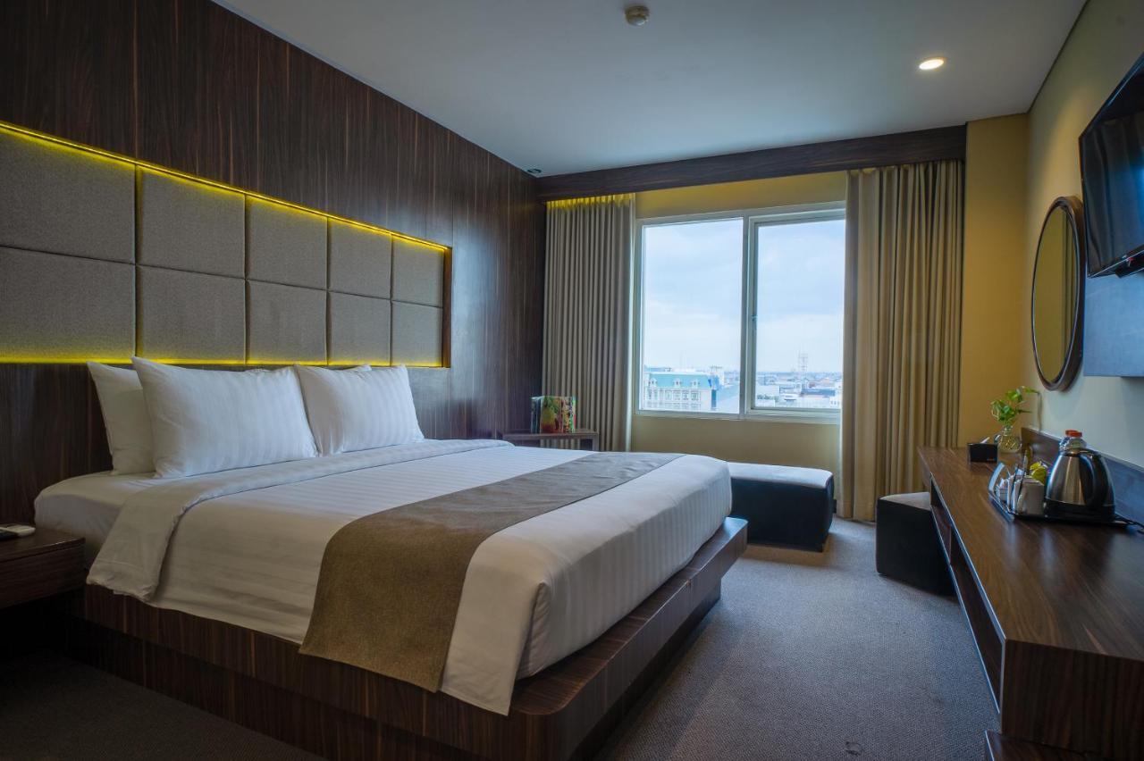 Royal Regantris Cendana Hotel Surabaya Exterior photo