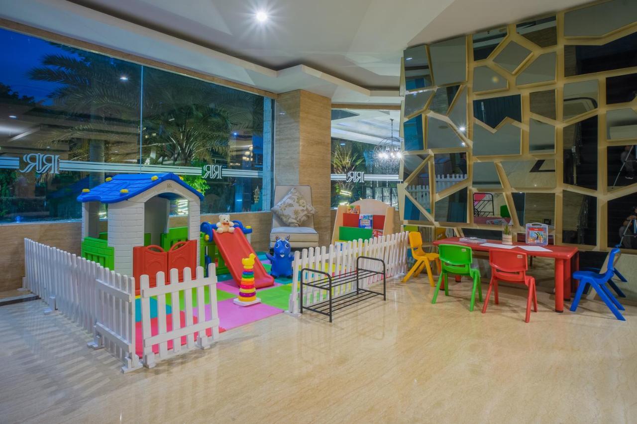 Royal Regantris Cendana Hotel Surabaya Exterior photo