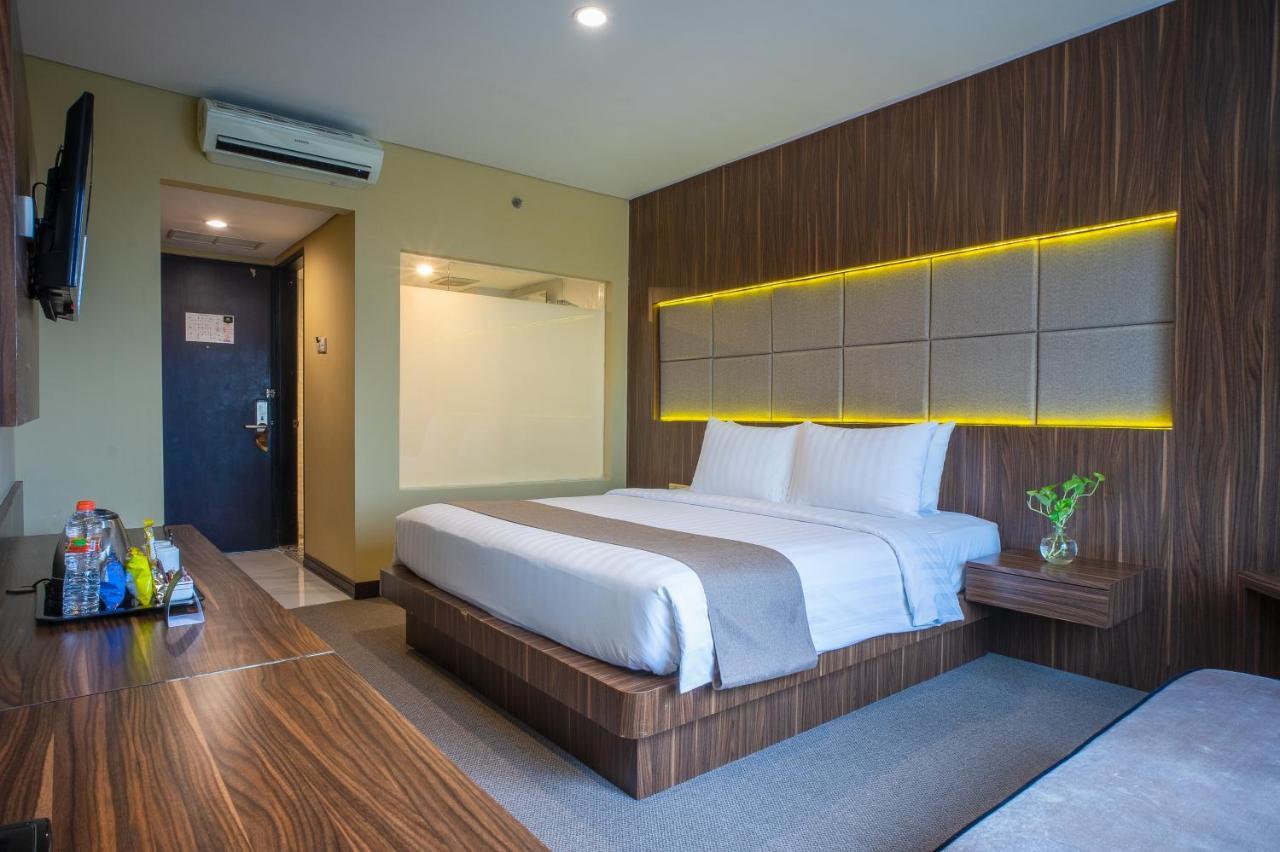 Royal Regantris Cendana Hotel Surabaya Exterior photo
