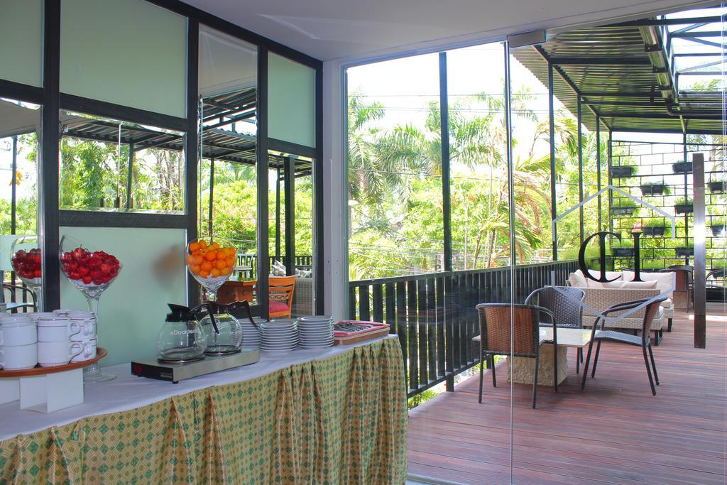 Royal Regantris Cendana Hotel Surabaya Exterior photo