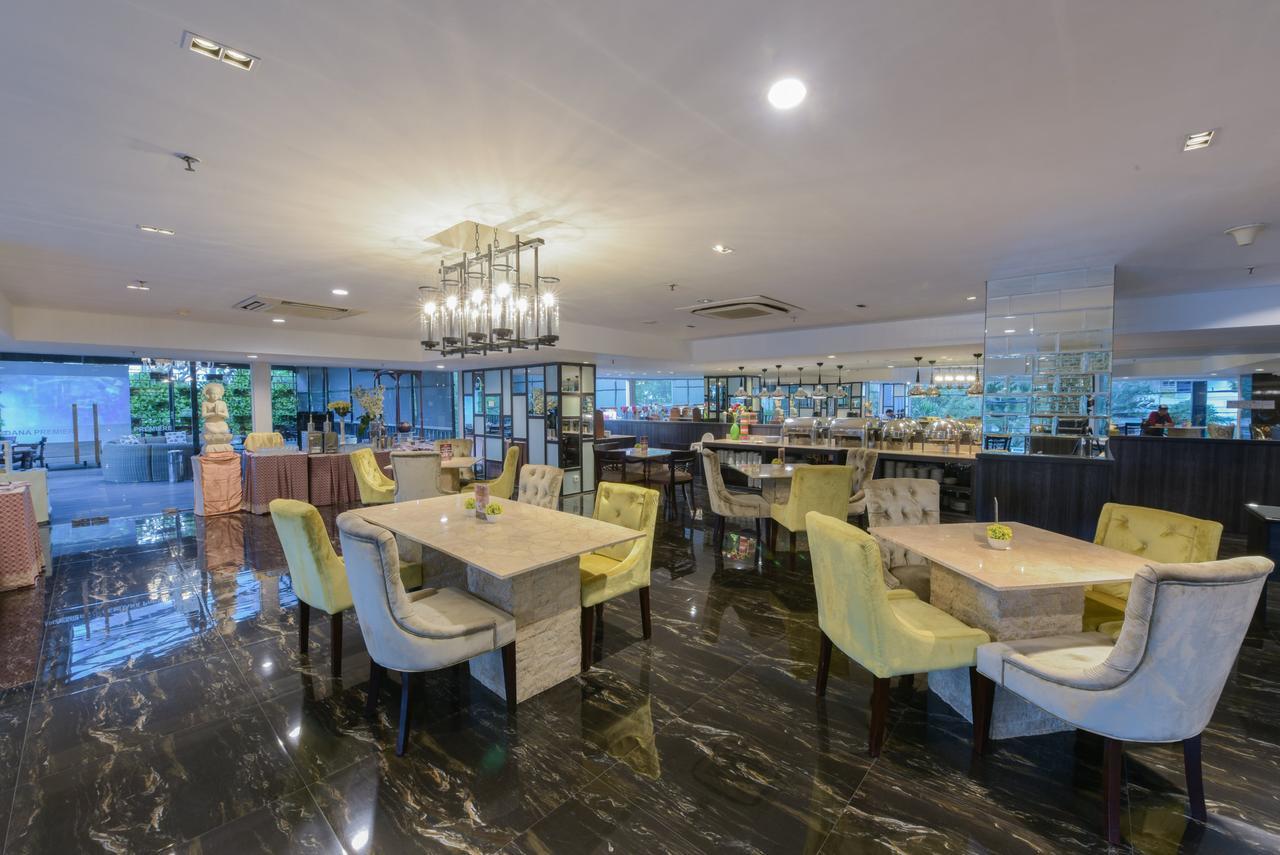 Royal Regantris Cendana Hotel Surabaya Exterior photo